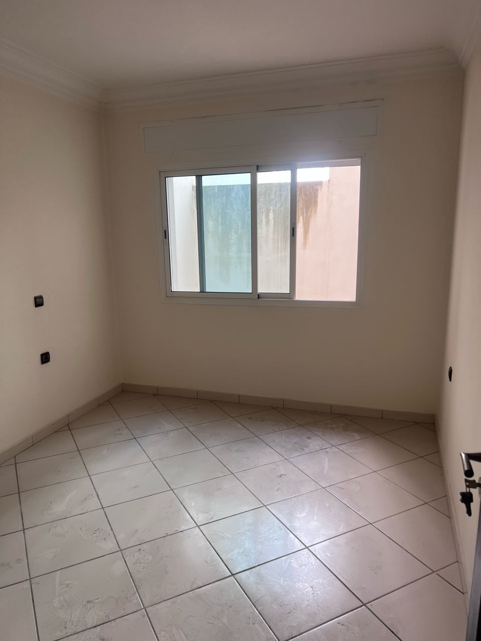 Bureau spacieux en location de Deux chambres 