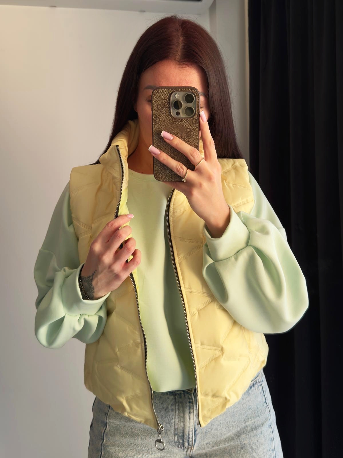 Żółty pikowany bezrękawnik