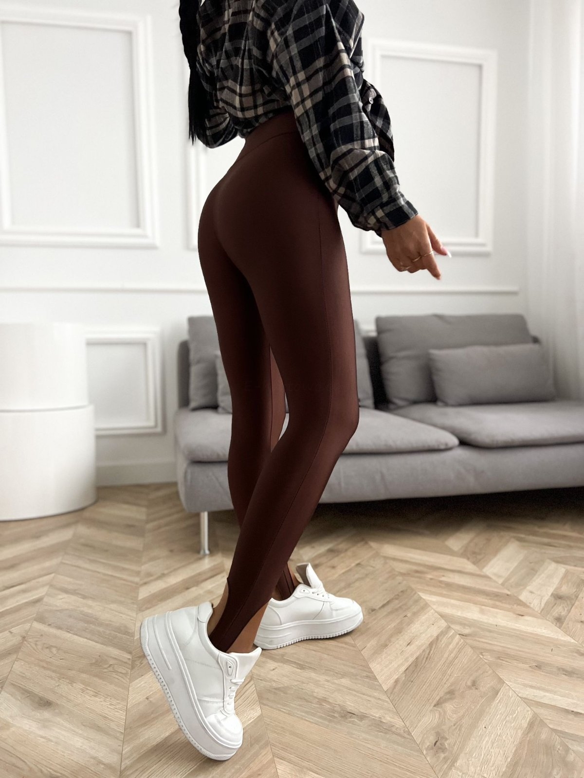 Czekoladowe legginsy narciarki