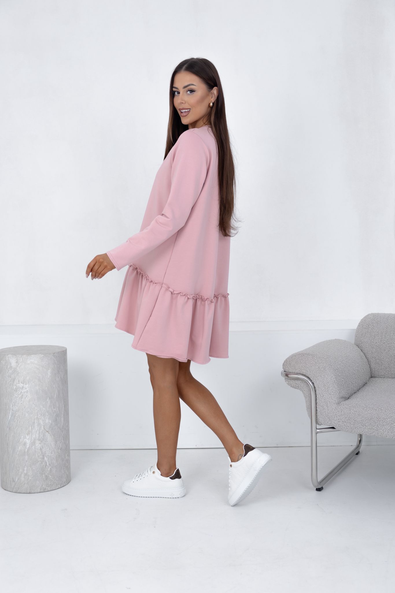 Sukienka pudrowa bawełniana z falbaną 