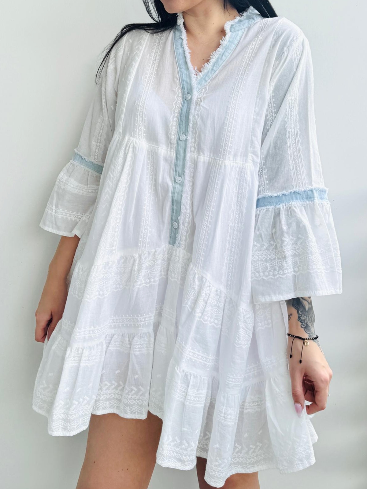 Biała sukienka w stylu boho