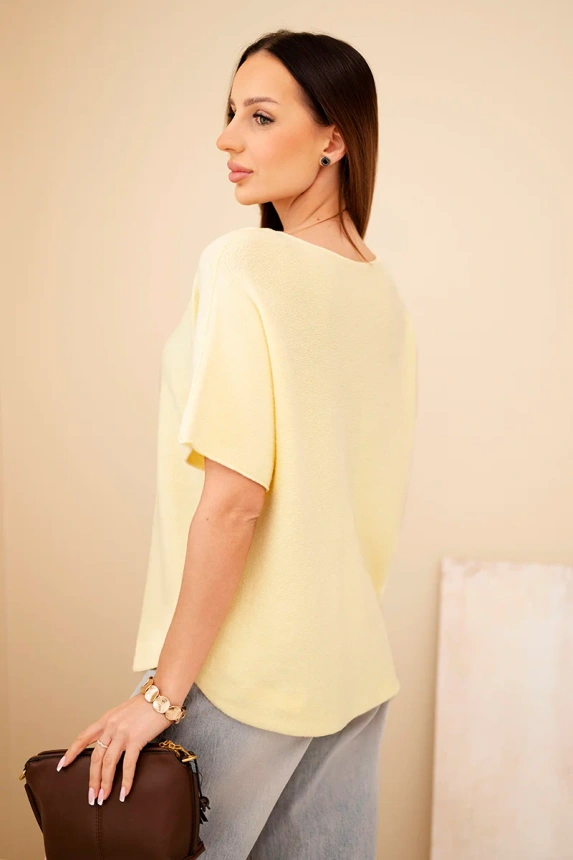 Żółty sweter z krótkim rękawem 