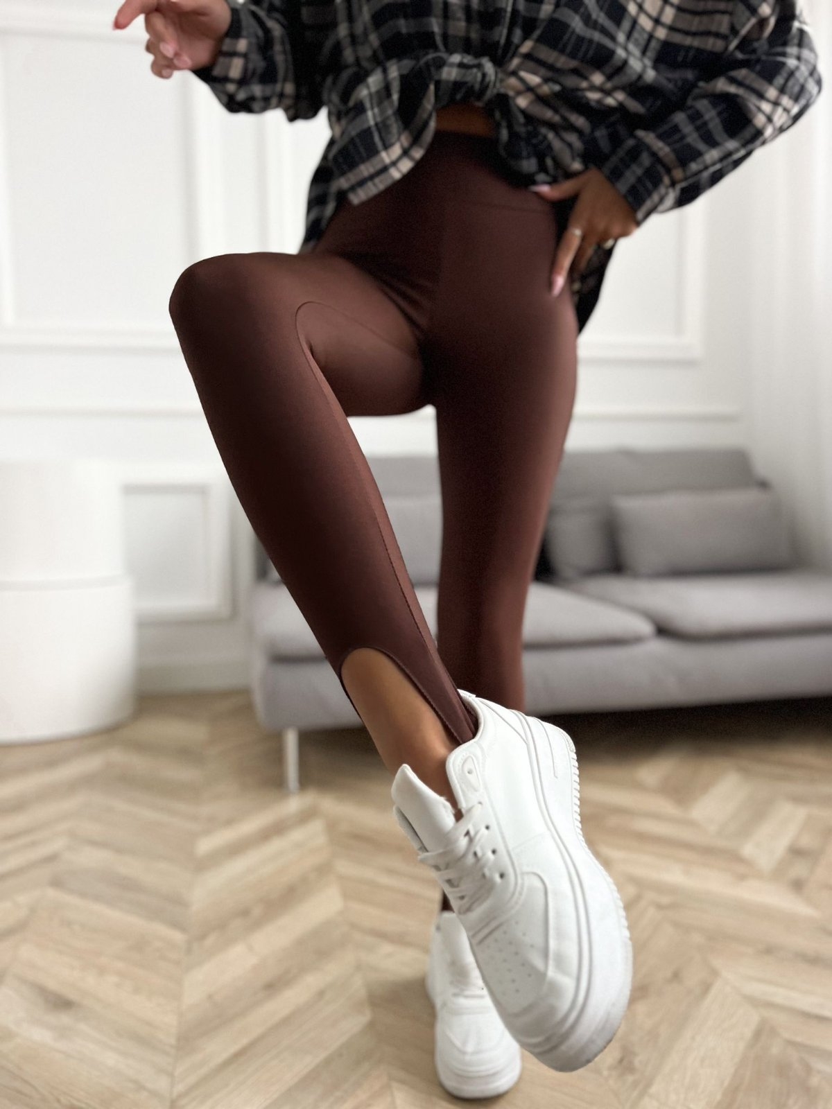 Czekoladowe legginsy narciarki