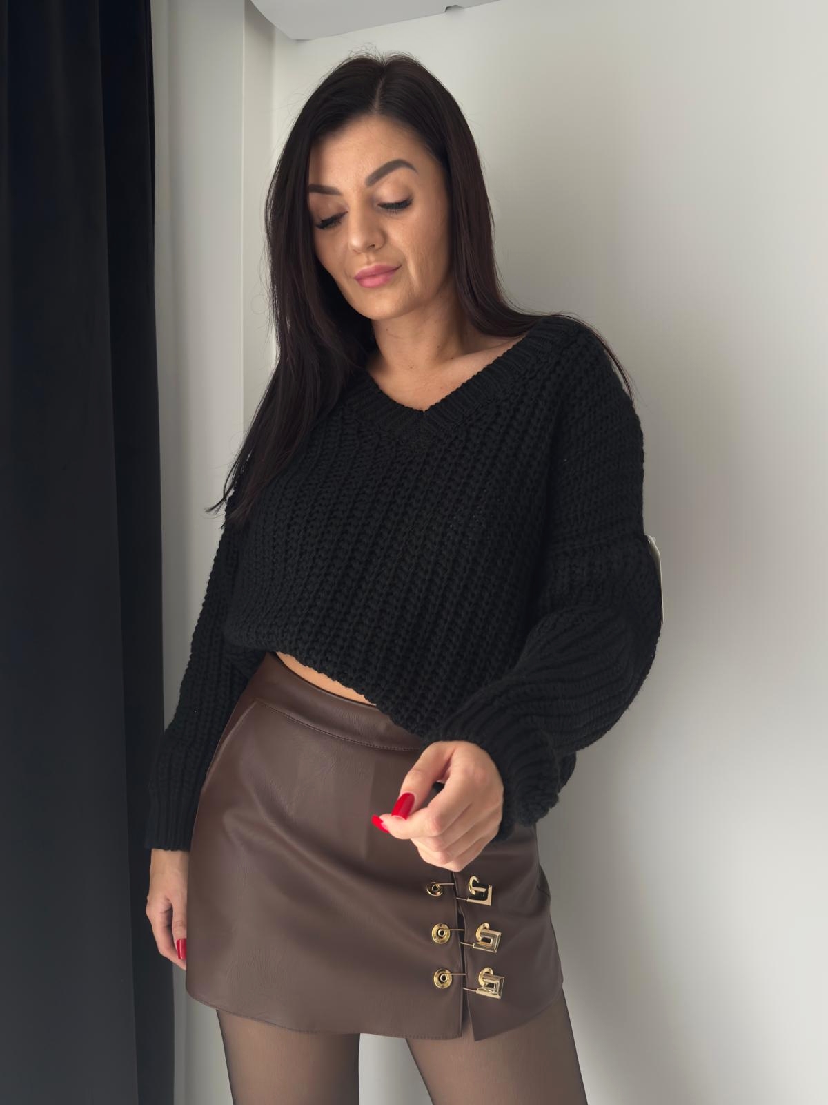 Czarny sweter damski