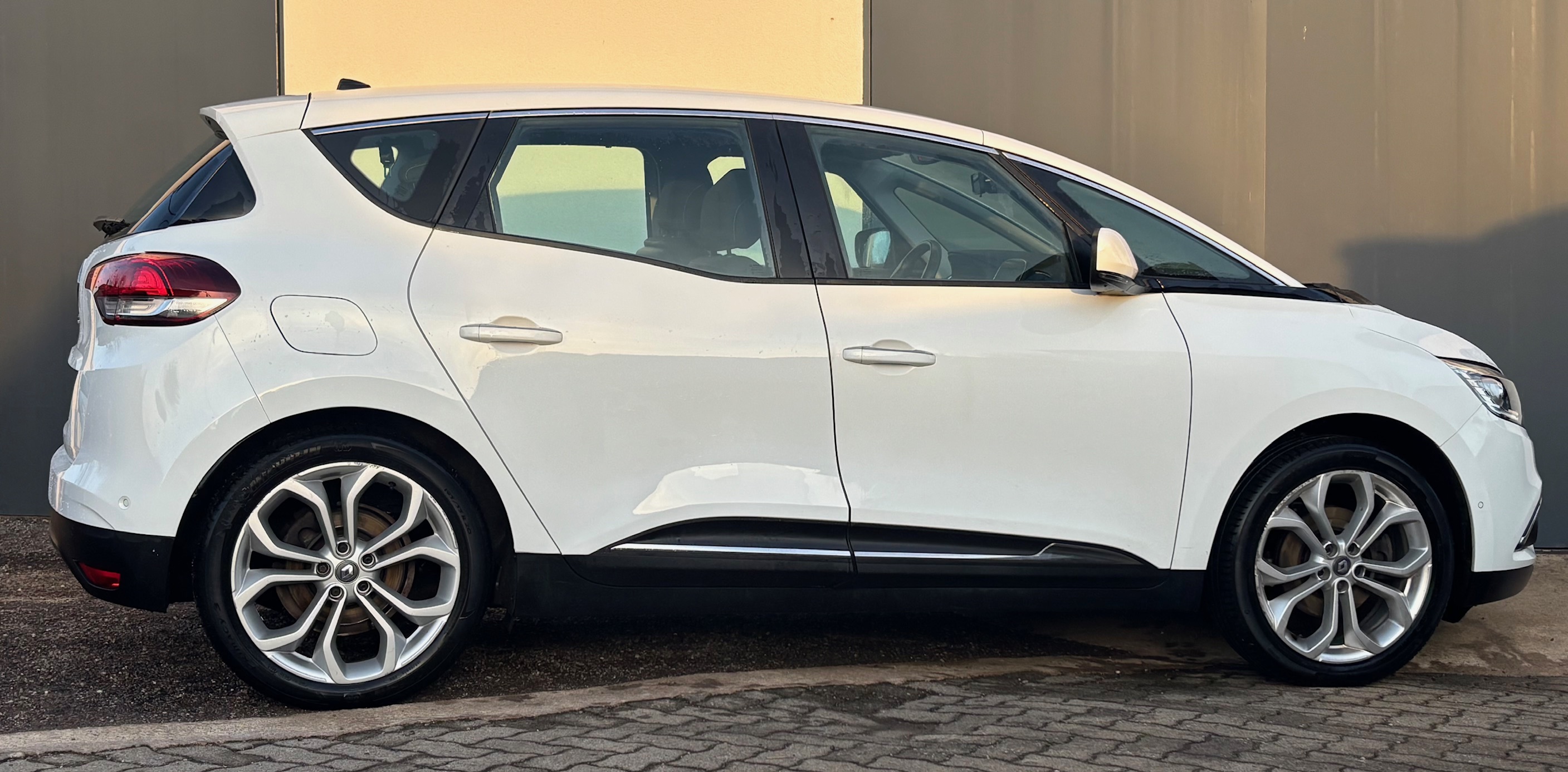 Renault Scenic 4 1.5 Dci 110Ch Boite Automatique EDC 