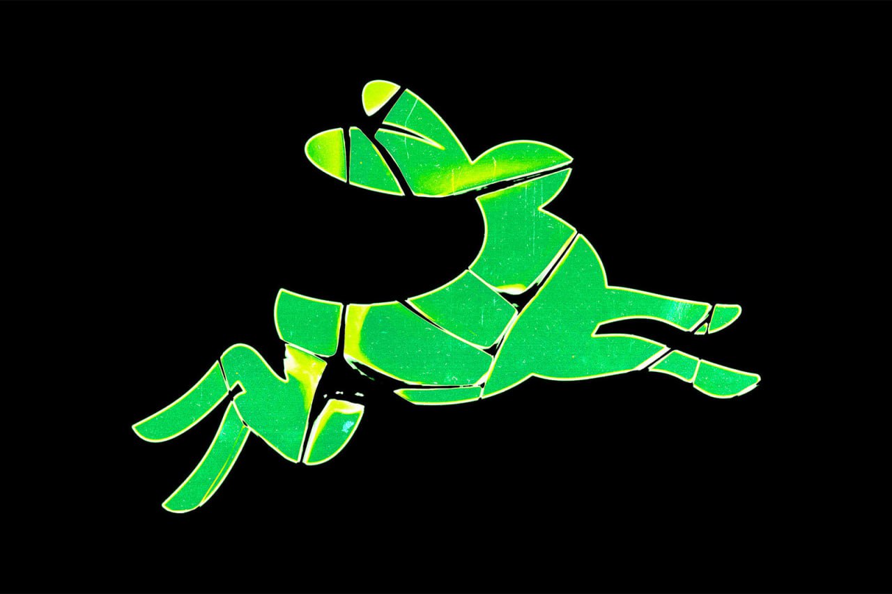 Broken Glass Text & Logo Effect – PSD Template