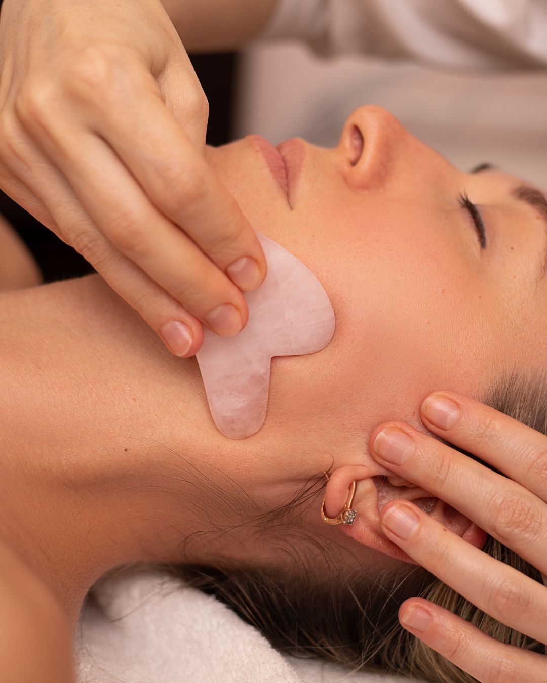Facial Massage with Gua Sha Lymphatic Drainage and Sculpting and Cryotherapy with Ice Globes