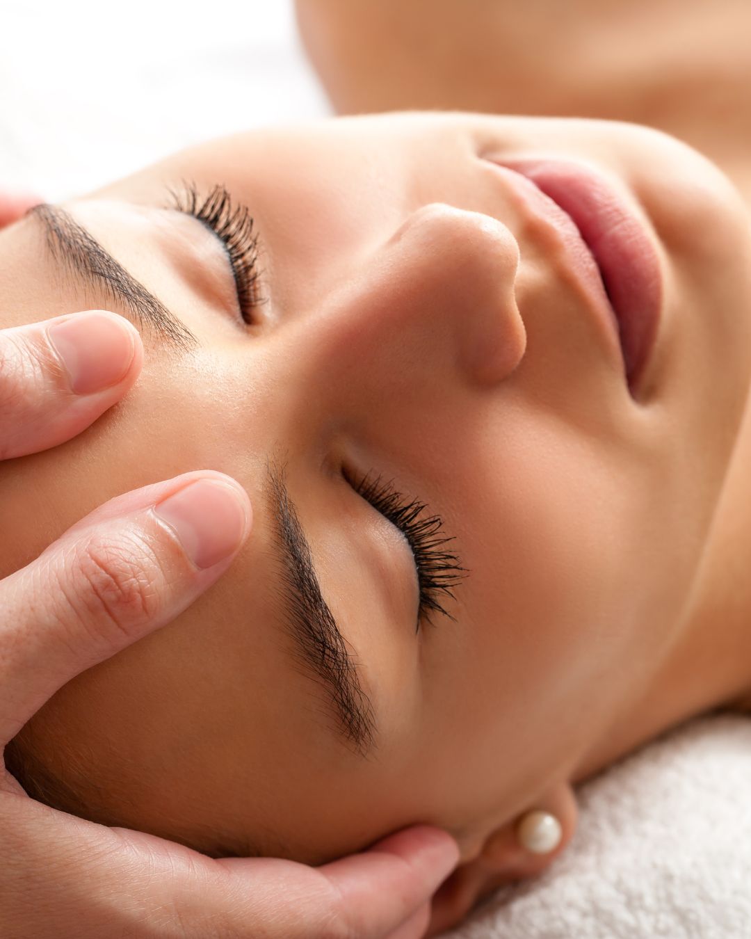 Natural Face Lifting, Sculpting and Rejuvenating Massage (includes Facial Acupressure and Lymphatic Drainage)