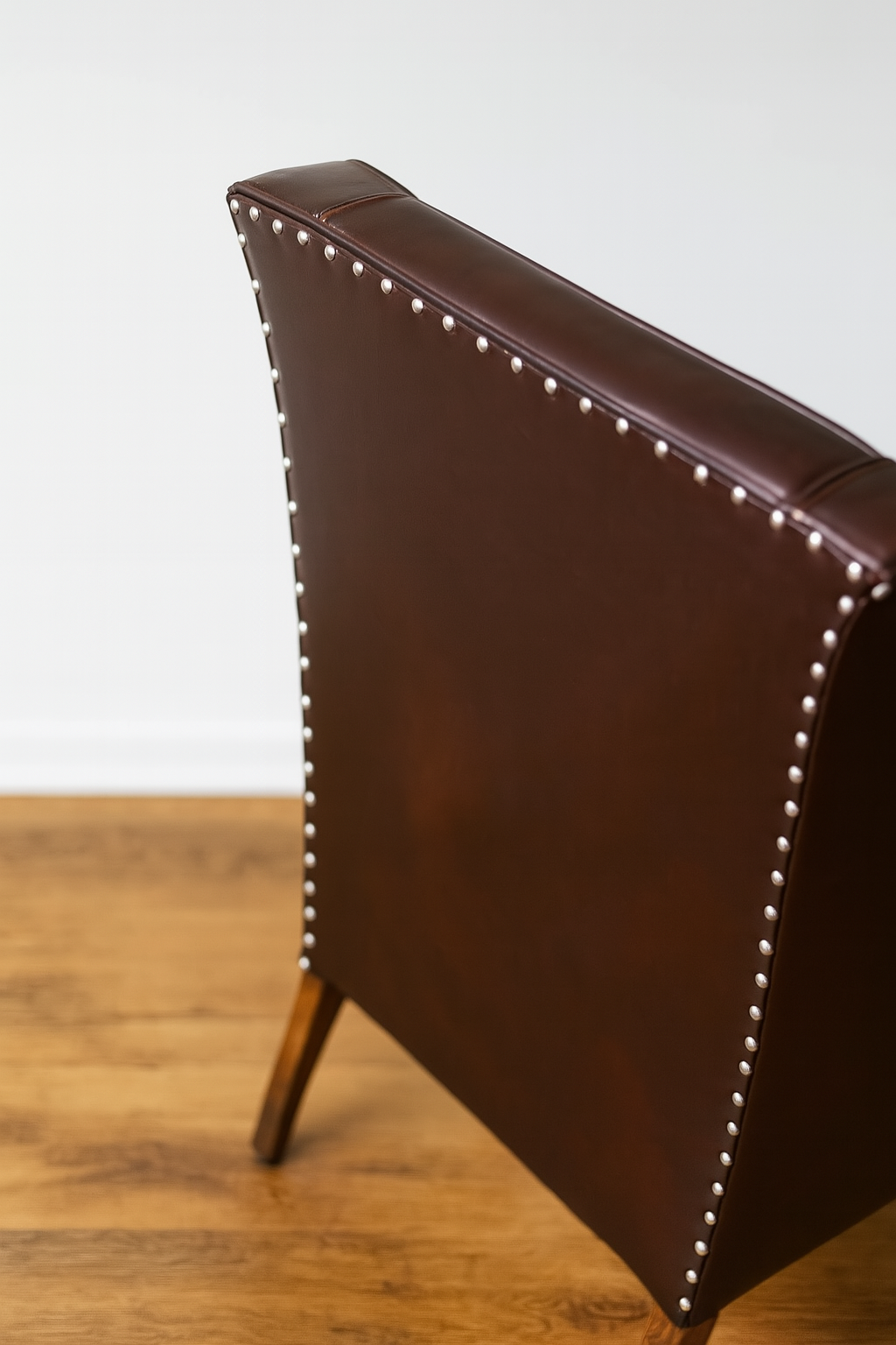 Elegant Leather Armchair 1930/40s
