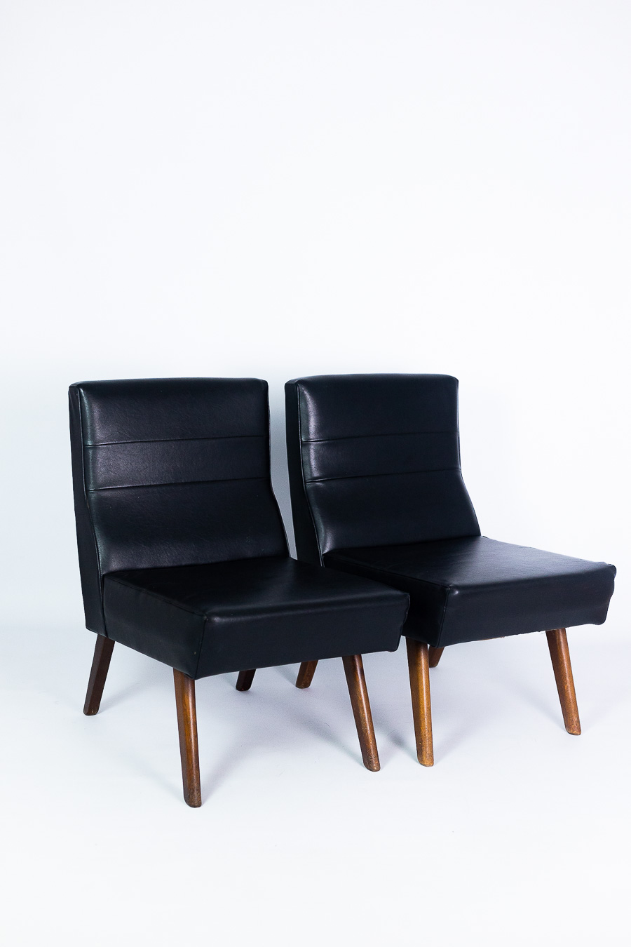 Danish teak &black vinyl lounge chair, 1970s