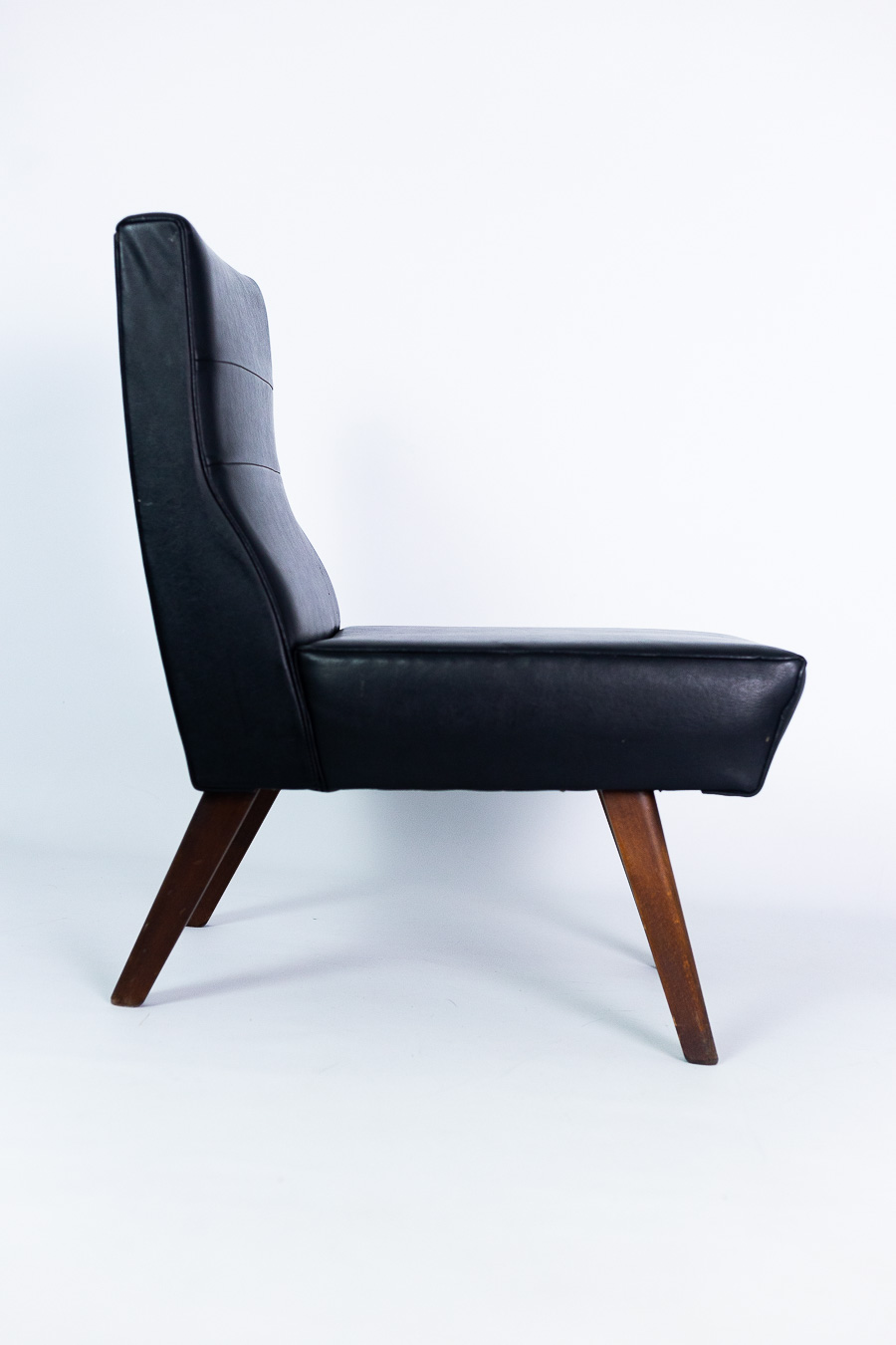 Danish teak &black vinyl lounge chair, 1970s