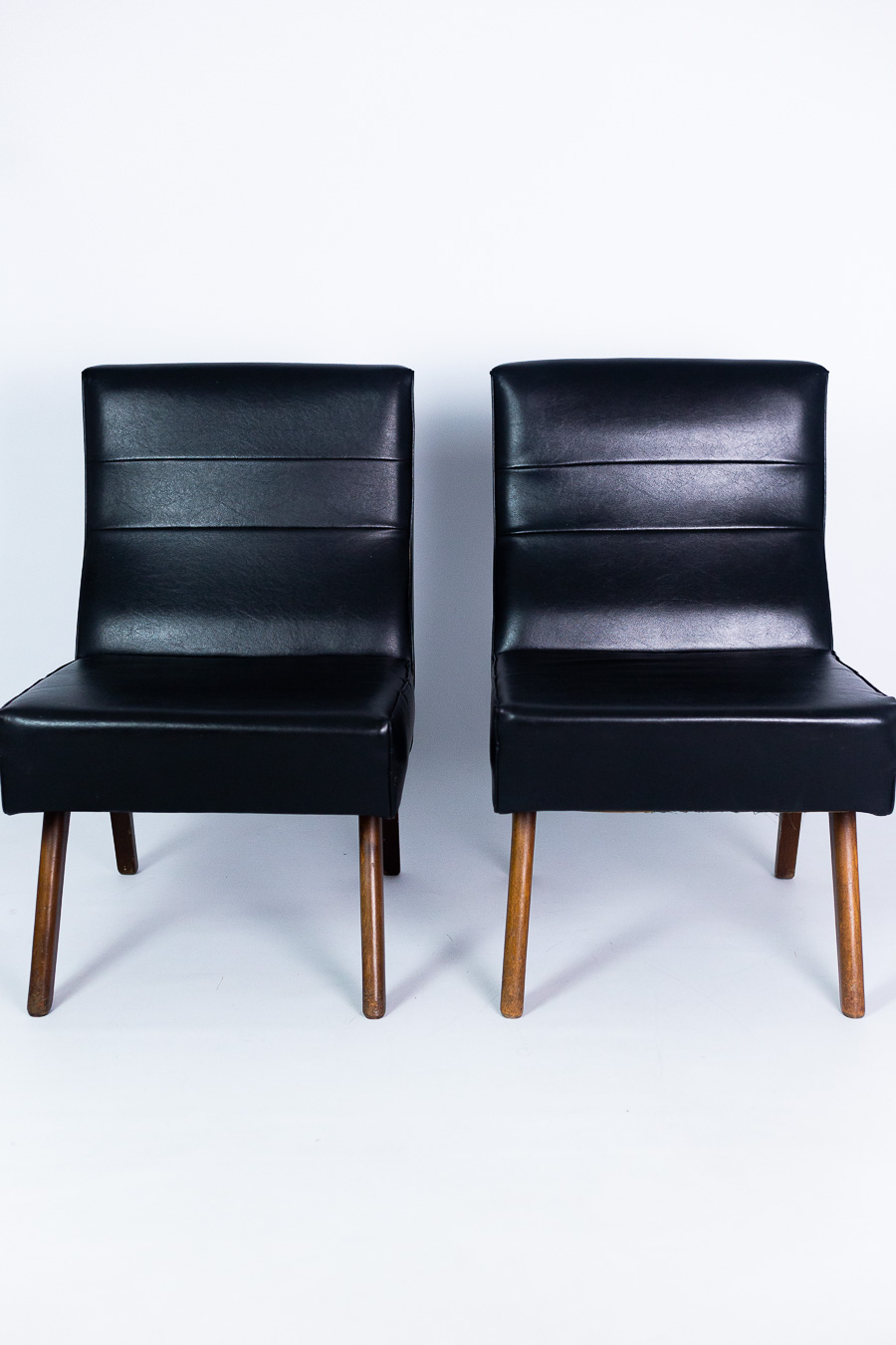Danish teak &black vinyl lounge chair, 1970s