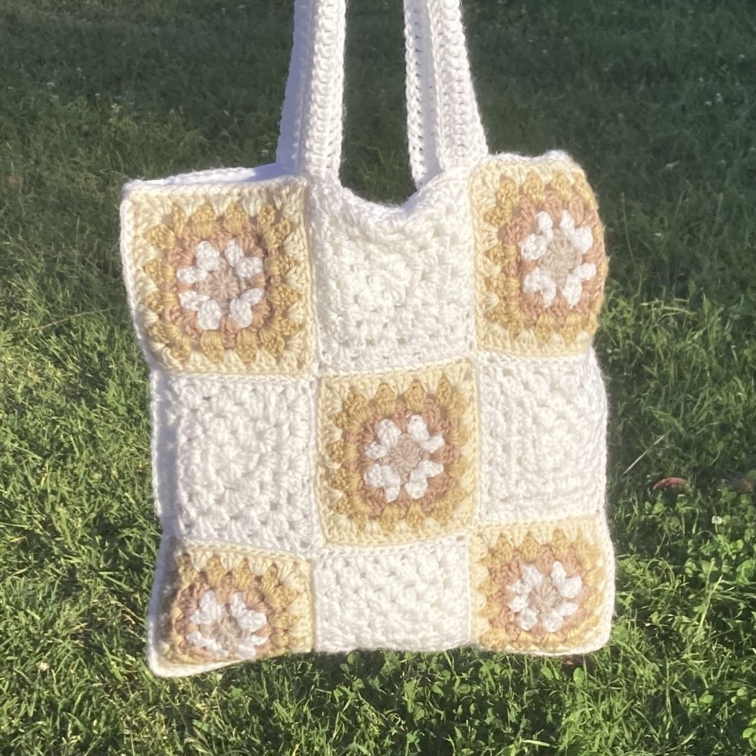 Crocheted Tote/Beach Bag with Matching Lining and Zipper 