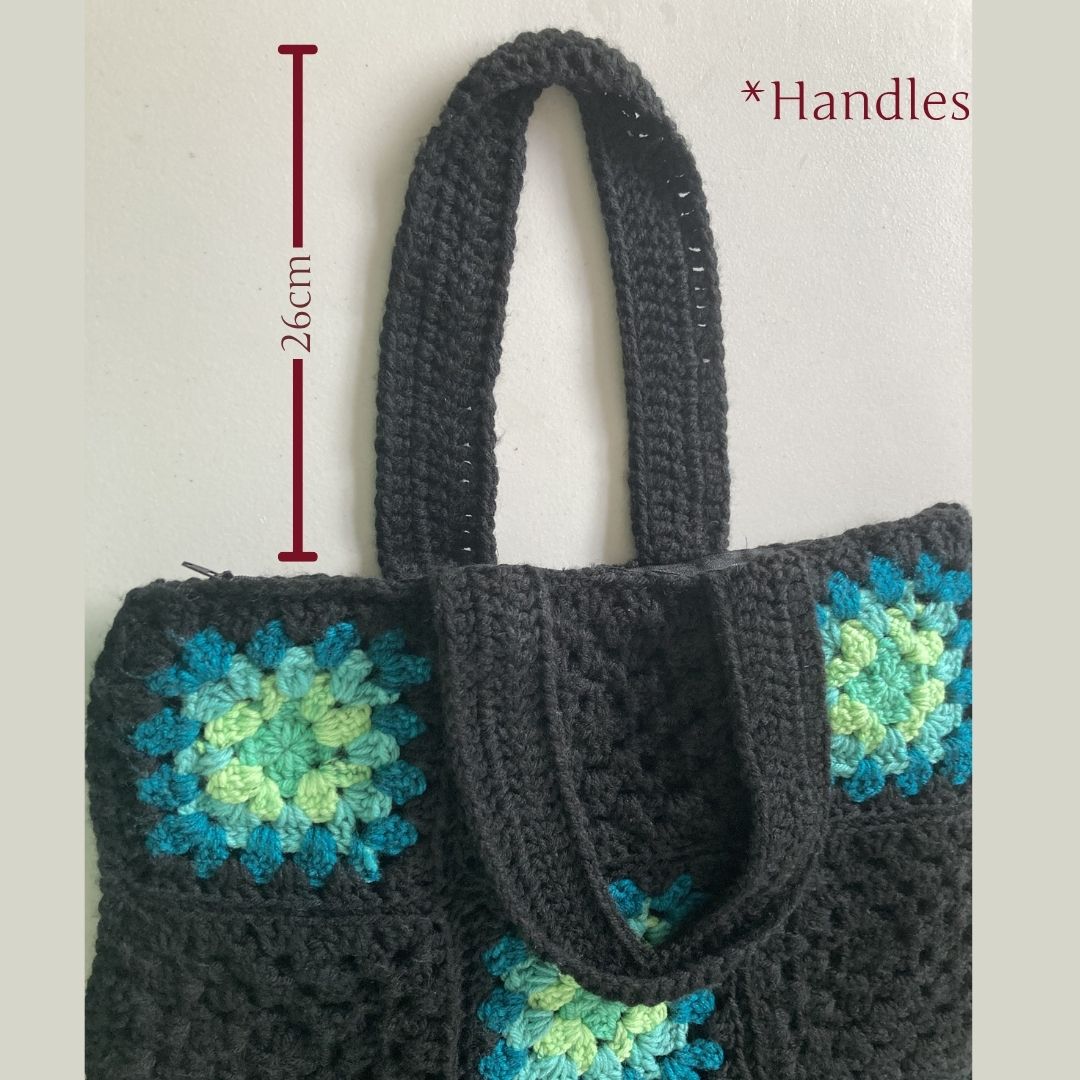 Crocheted Tote/Beach Bag with Matching Lining and Zipper 