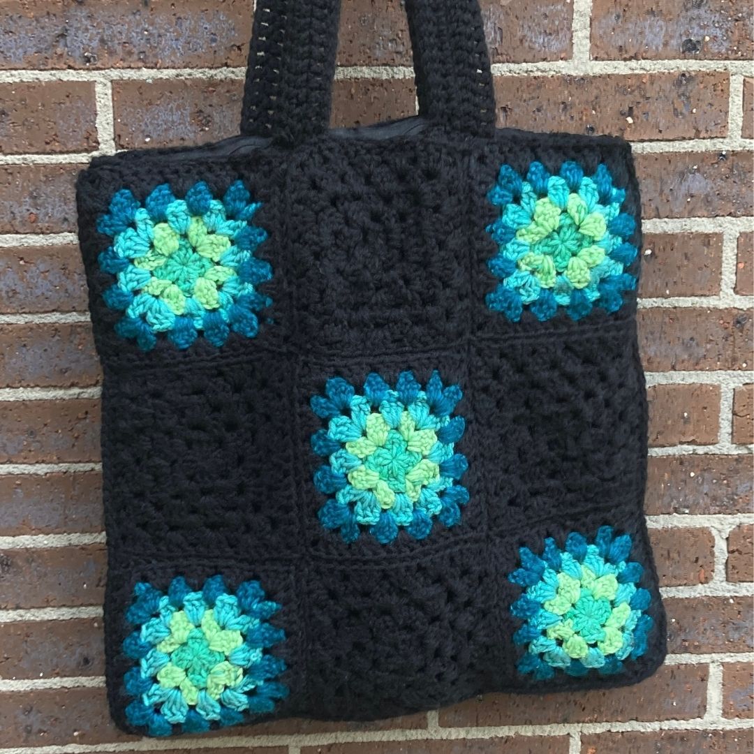 Crocheted Tote/Beach Bag with Matching Lining and Zipper 