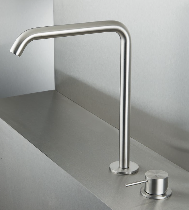Volante | Deck mounted spout