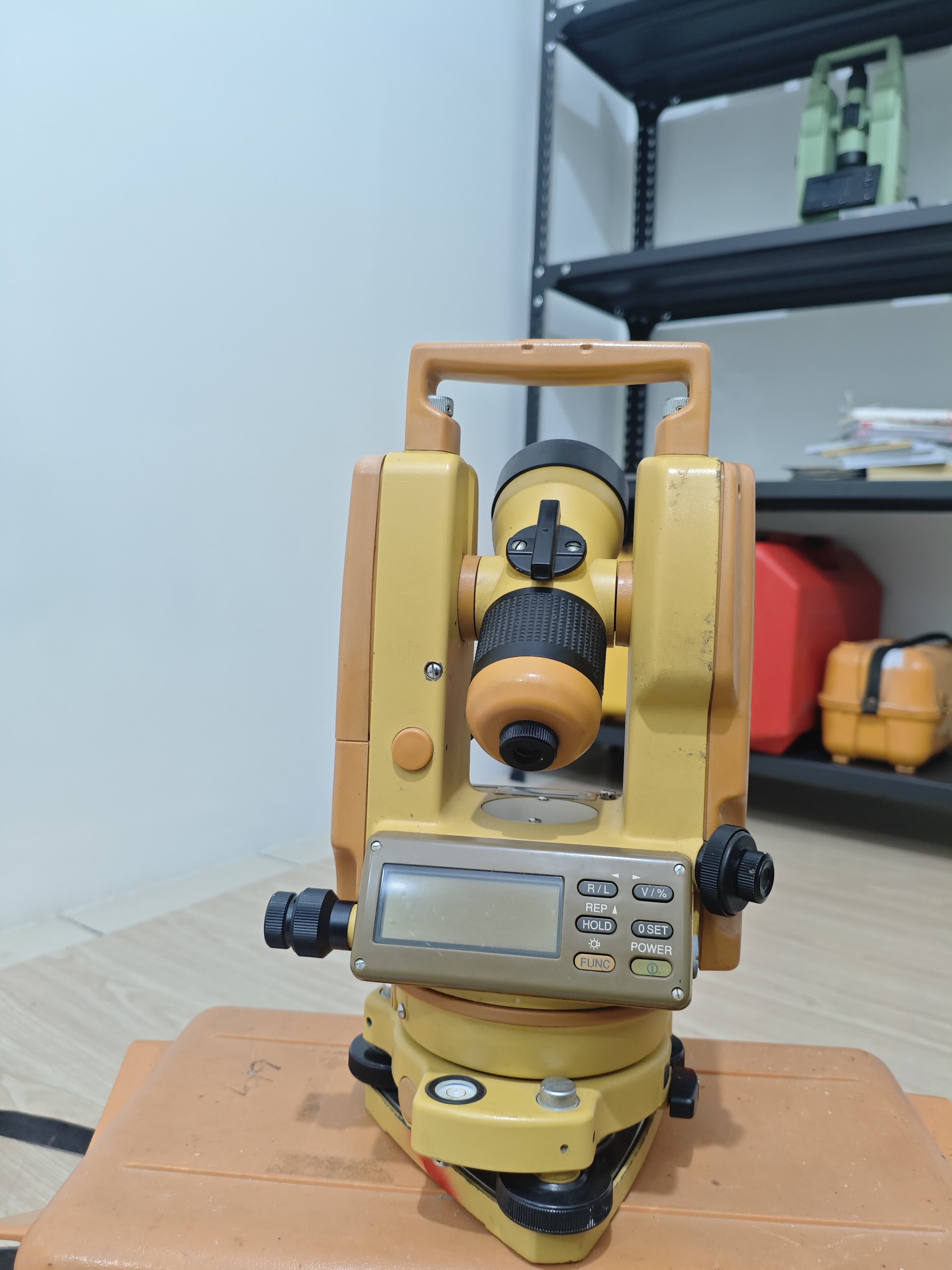 TOPCON Theodolite Digital DT-100 BEKAS