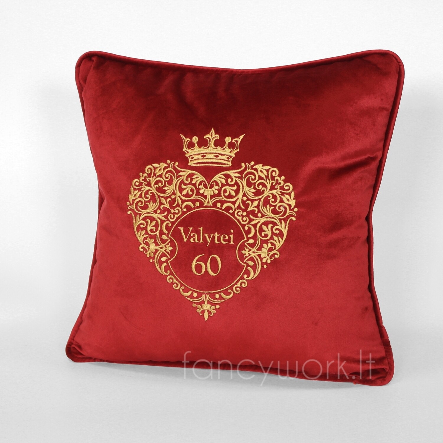 Siuvinėta pagalvėlė "Širdis"