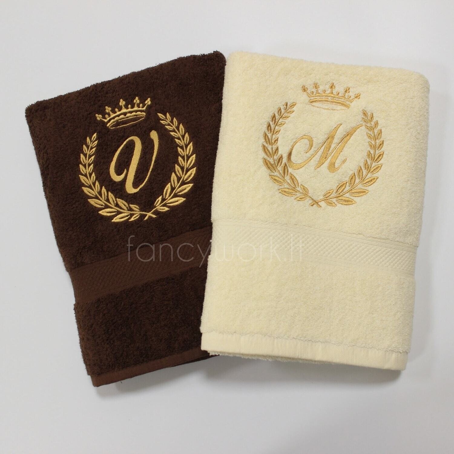 Rankšluostis su inicialu "Crown 1"