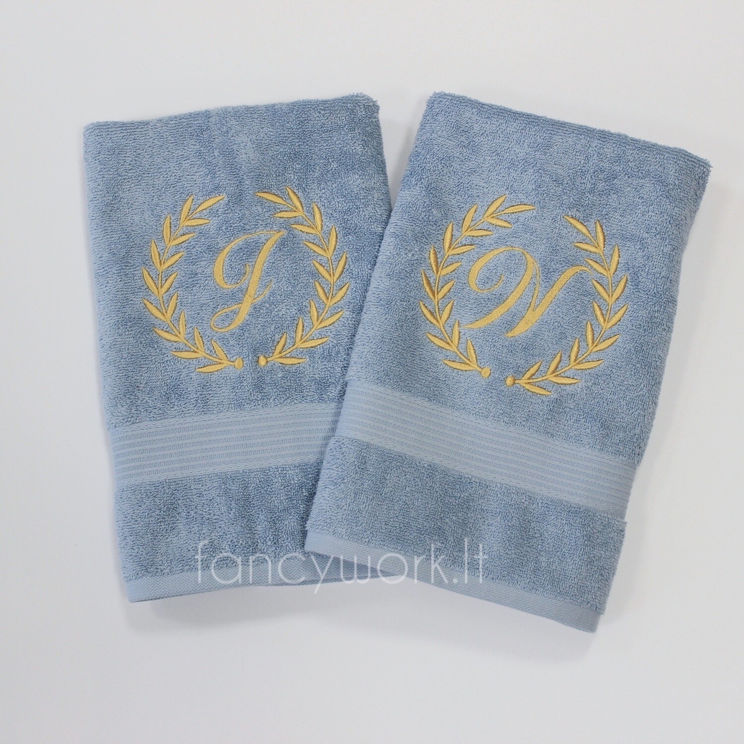 Rankšluostis su inicialu "Basic"