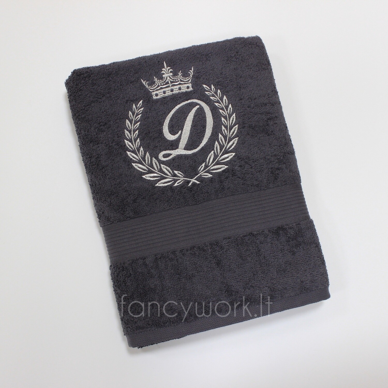 Rankšluostis su inicialu "Crown 2"