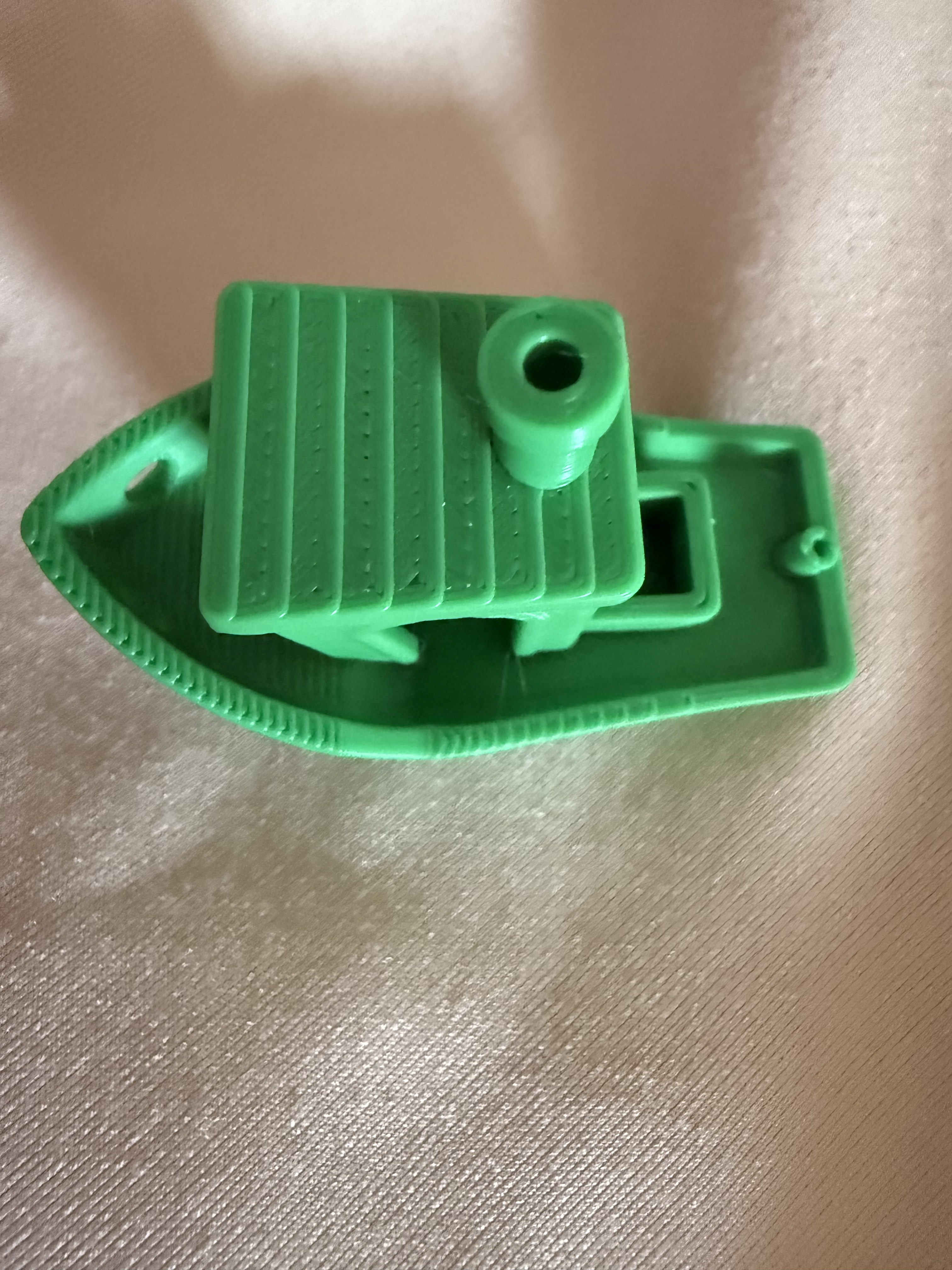Bateau en plastique vert