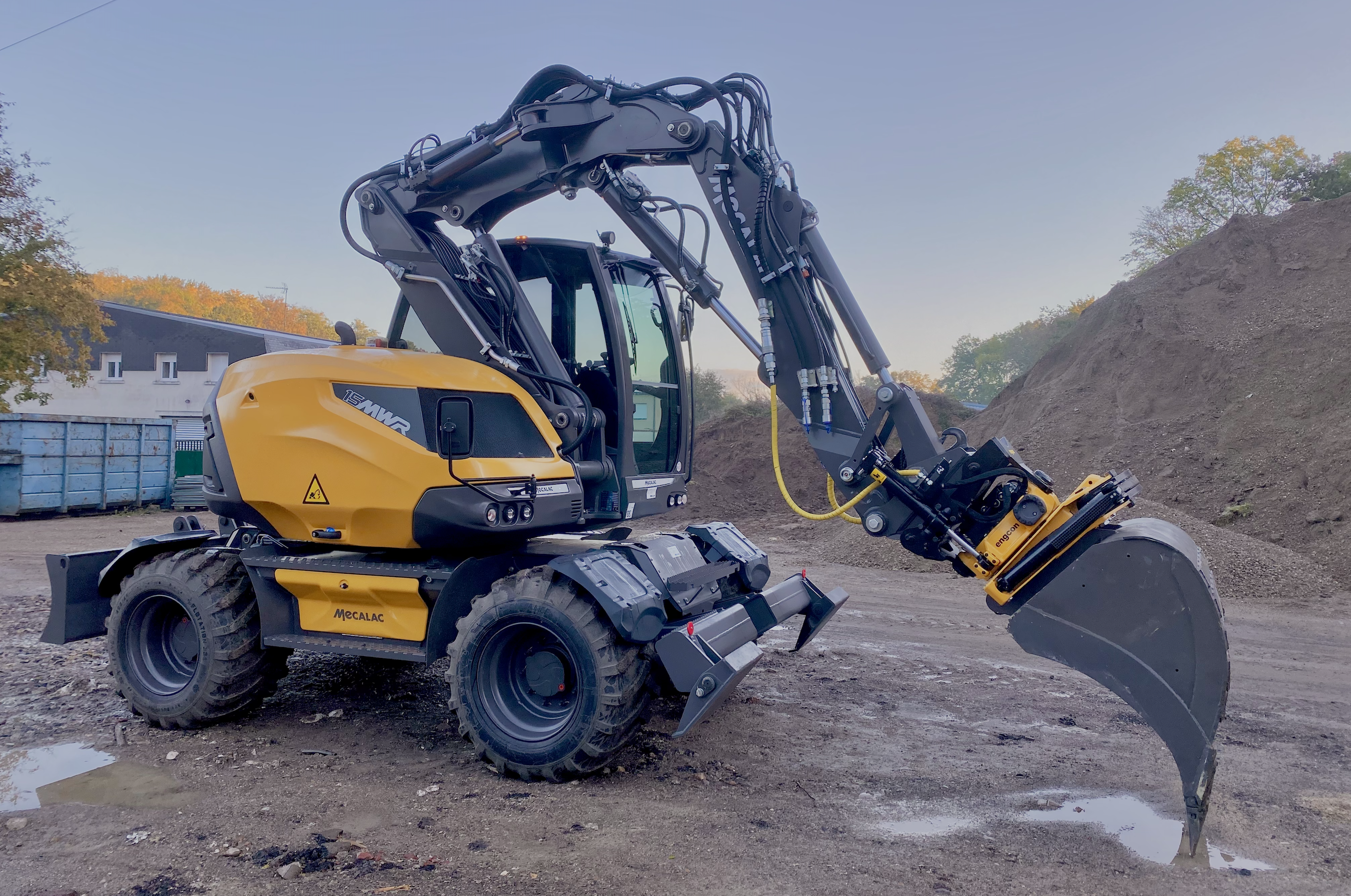 Mecalac 15mwr pelle a pneus 16 tonnes
