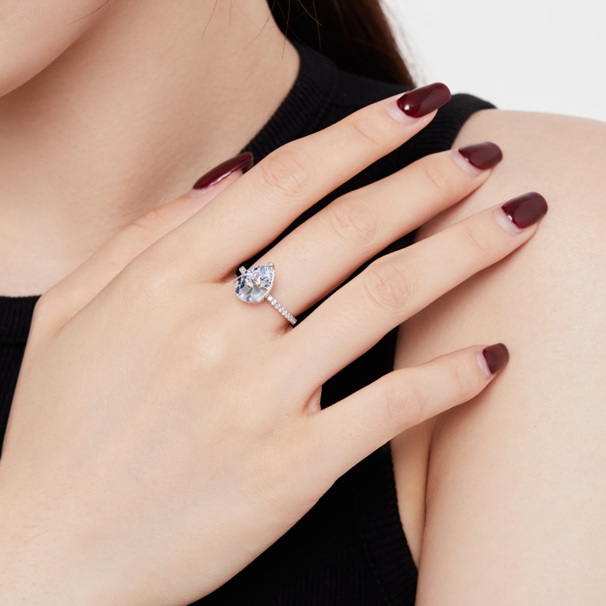 HELEN 2.75 CARAT DIAMOND-LIKE STERLING SILVER RING