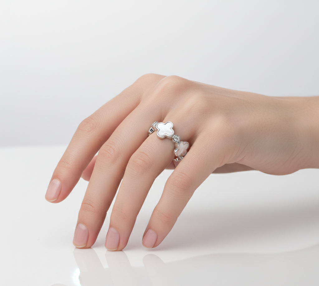 CLOVER EPSILON WHITE SHELL STERLING SILVER RING