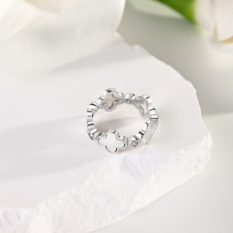 CLOVER EPSILON WHITE SHELL STERLING SILVER RING