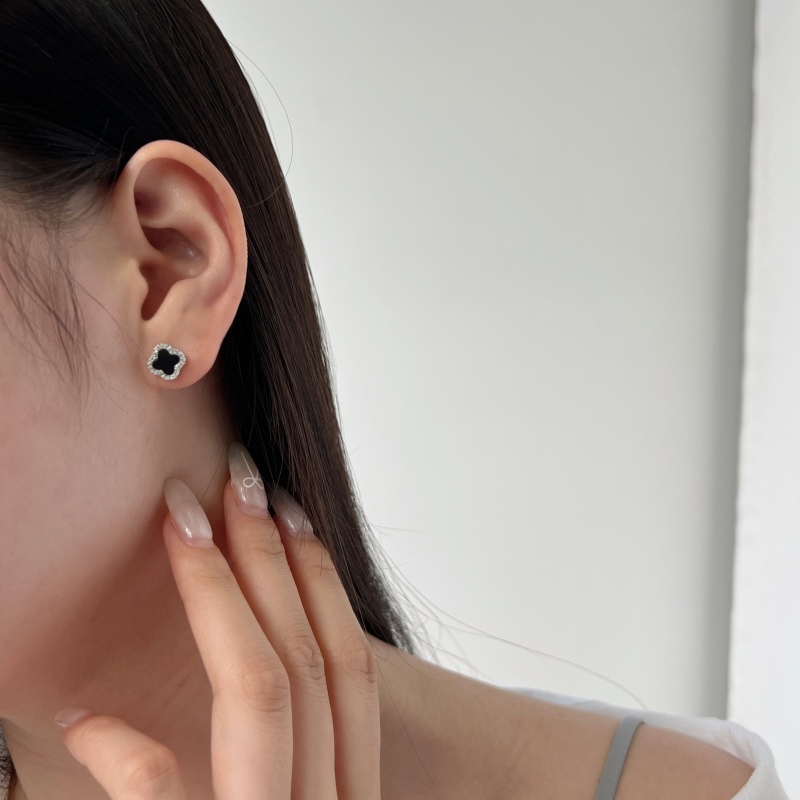 Clover Alpha Onyx Sterling Silver Stud Earrings