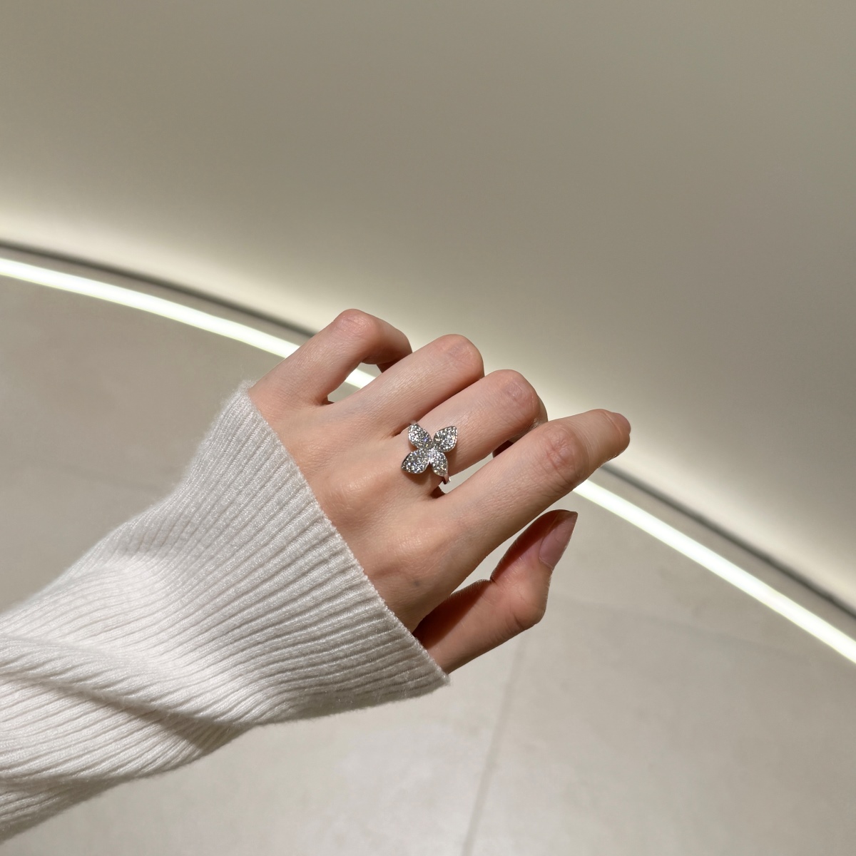 LILY FLORAL STERLING SILVER RING