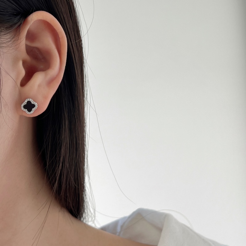 Clover Alpha Onyx Sterling Silver Stud Earrings