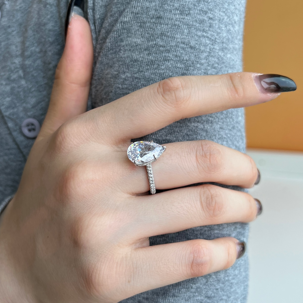 HELEN 5 CARAT DIAMIND-LIKE STERLING SILVER RING