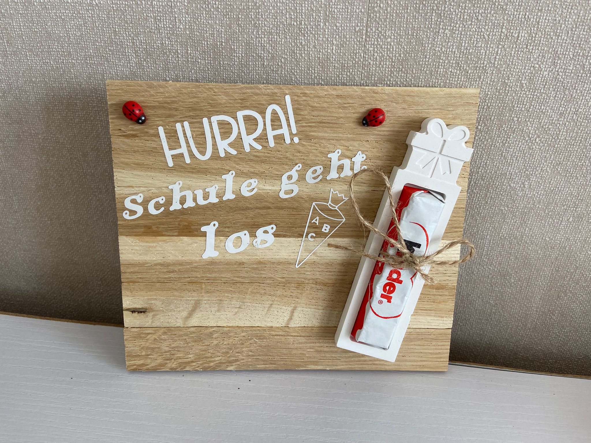 Personalisierte Einschulungs-Deko aus Gips & Holz