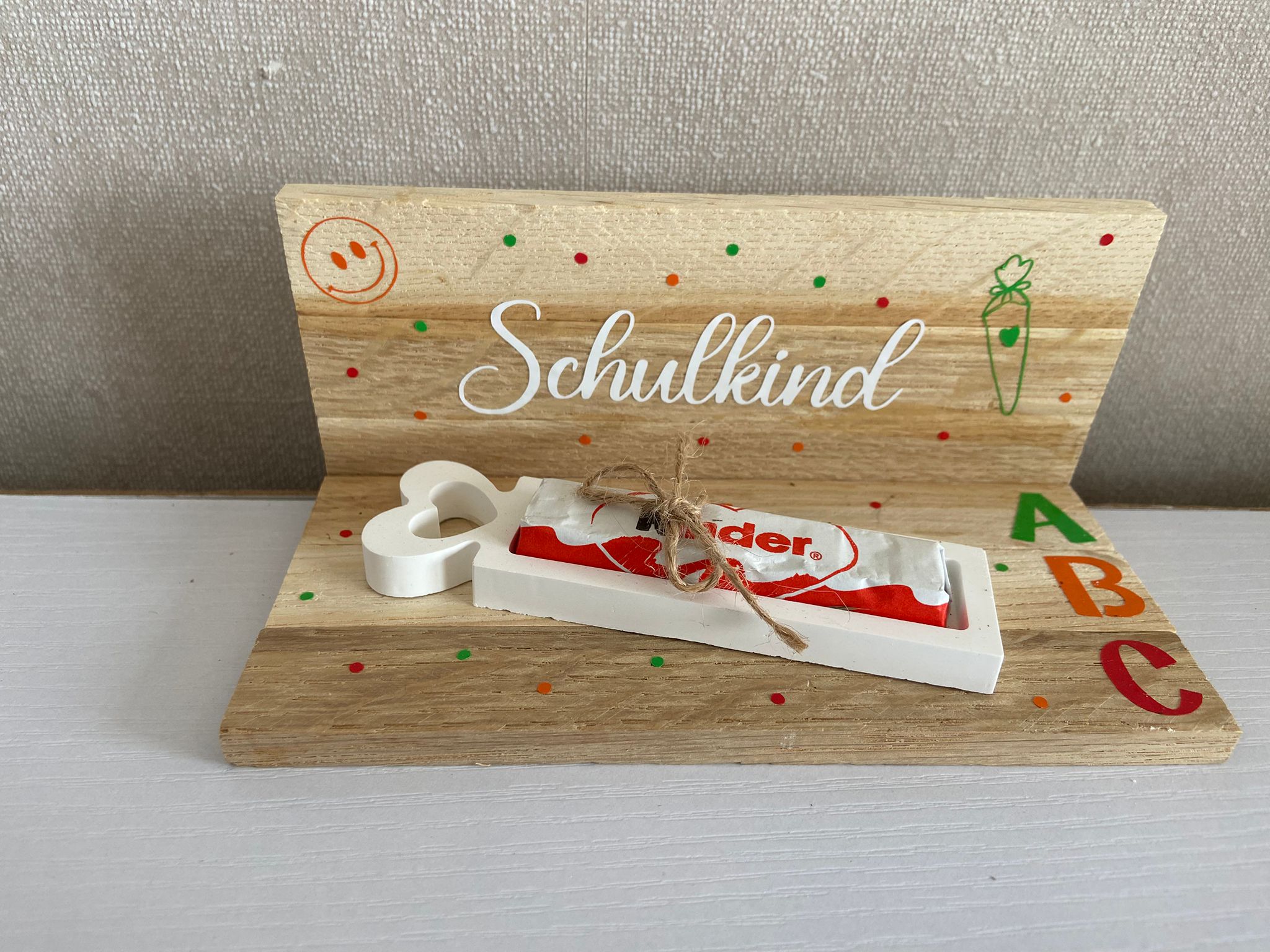 Personalisierte Einschulungs-Deko aus Gips & Holz