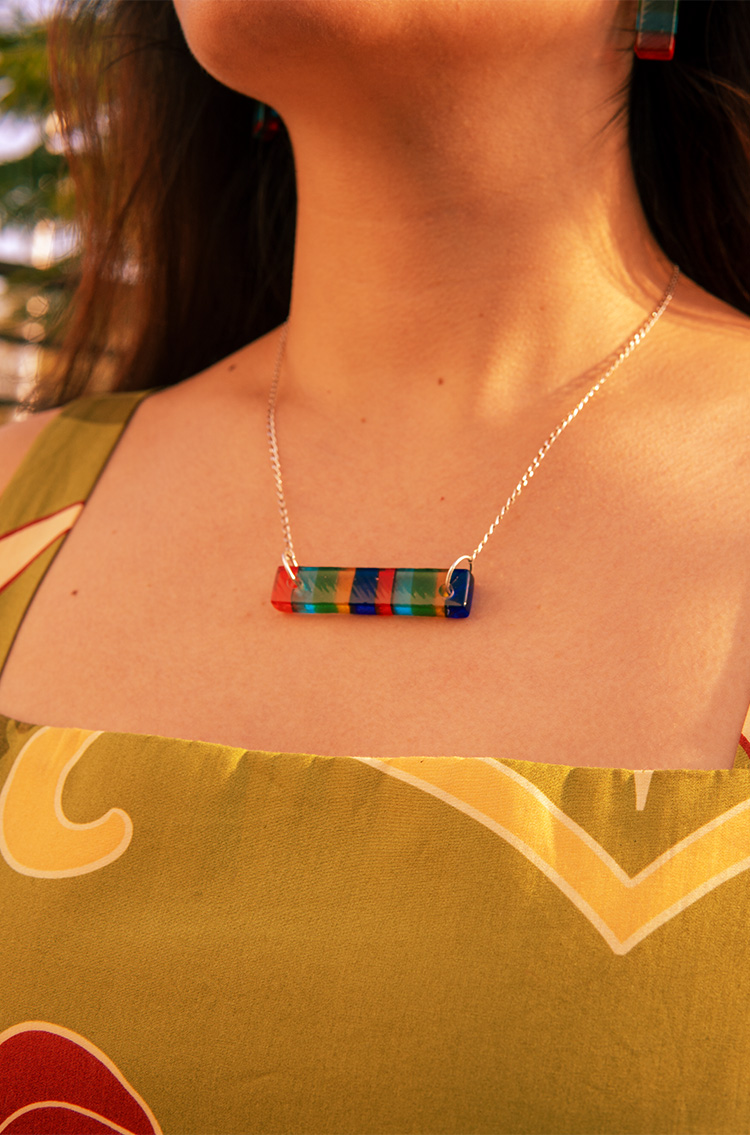 Collar de vidrio Luz Cromática