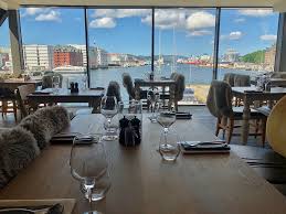 Cena en restaurante costero de Bergen