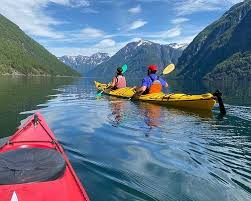 Tour en kayak por fiordo de Nærøy