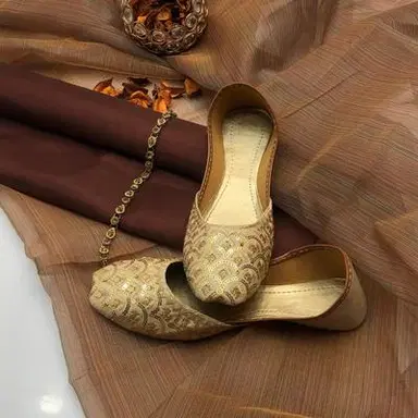 Embroidered Traditional Juttis