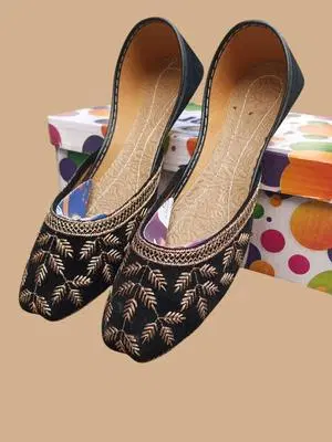 Traditional Black Embroidered Juttis