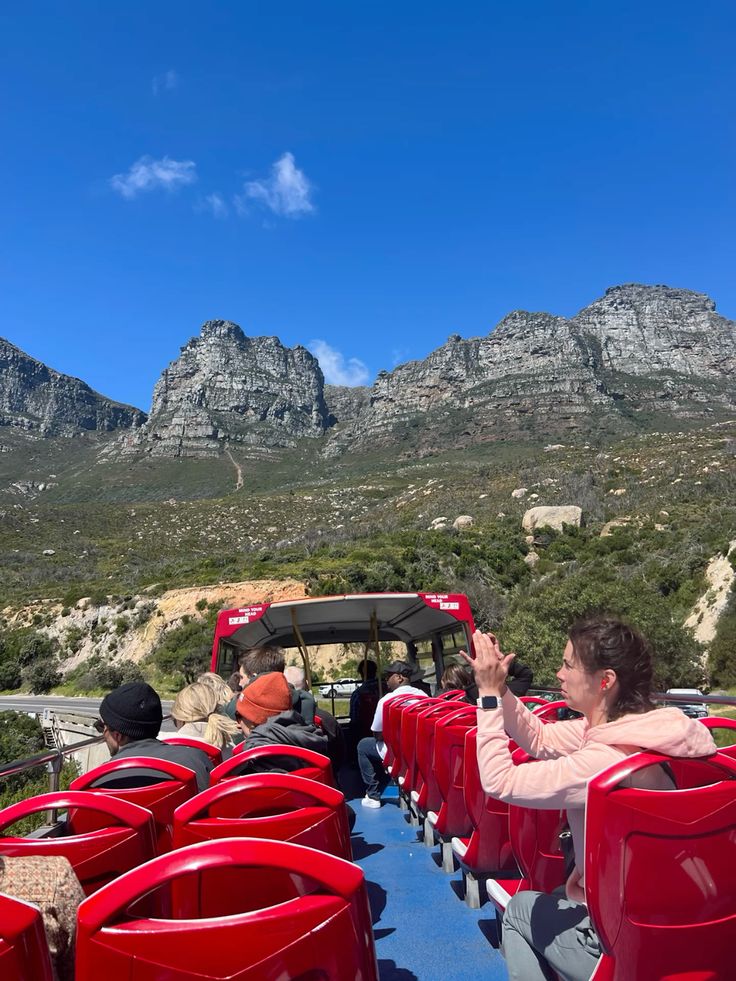 Cape Town Iconic Combo Tour: Table Mountain & Robben Island