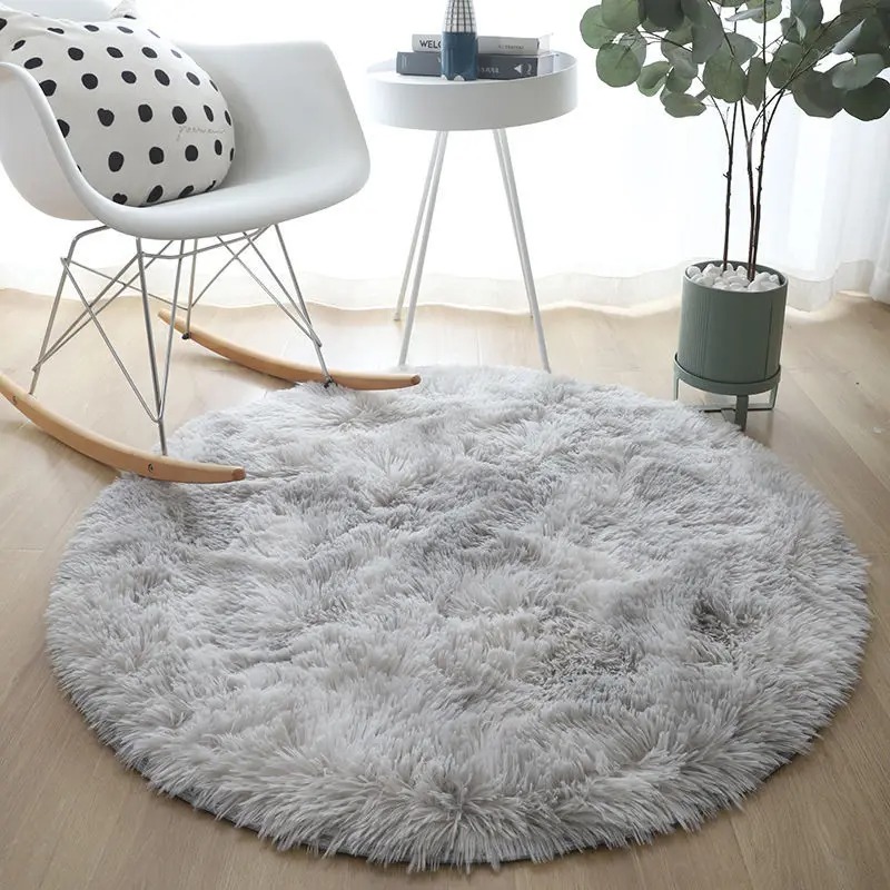 Tapis rond en fausse fourrure gris
