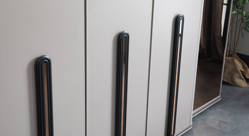   Ottoman Kleiderschrank mit 4 Türen