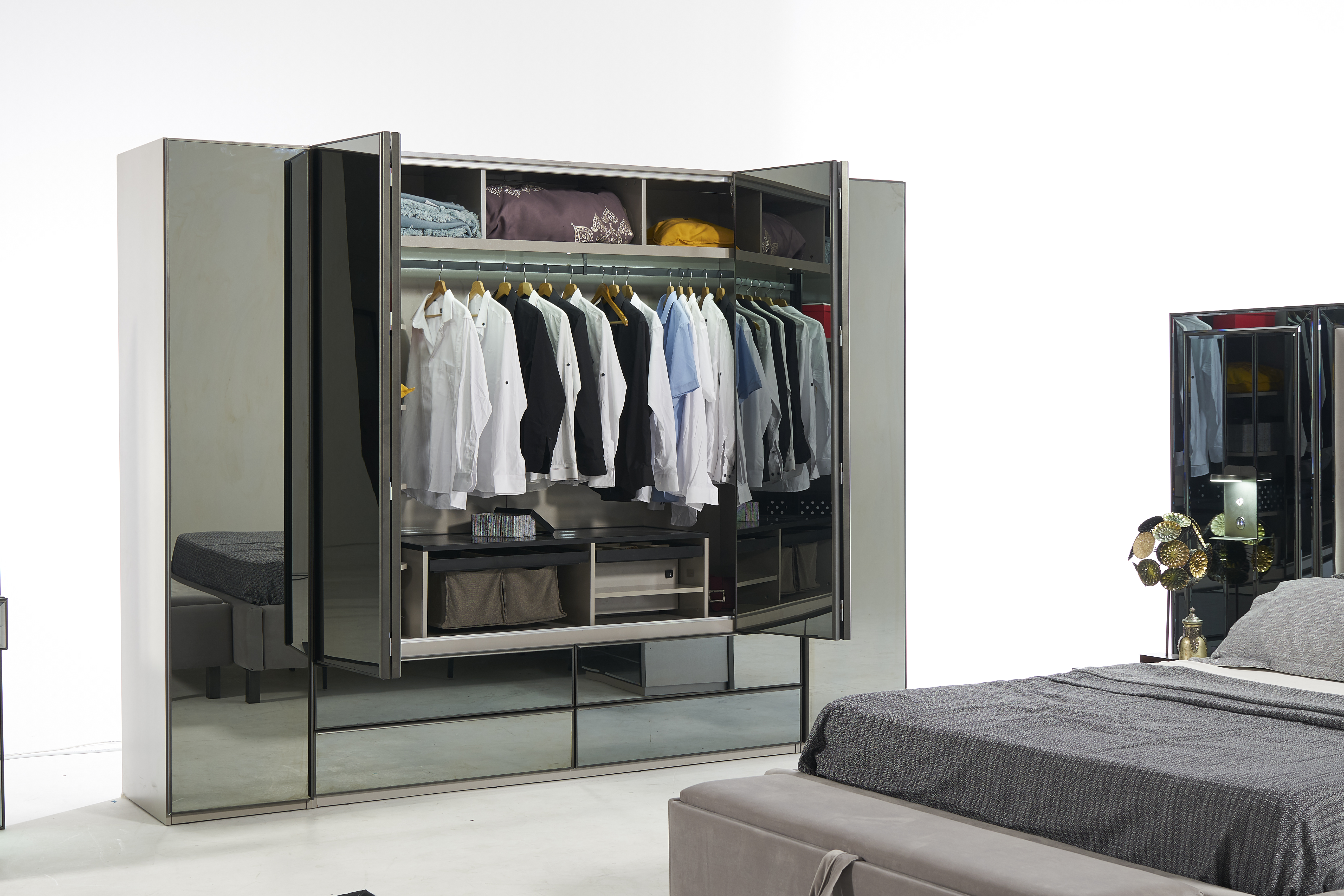 Oylat Kleiderschrank