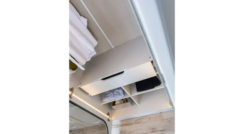 Milas Kleiderschrank mit 6 Türen