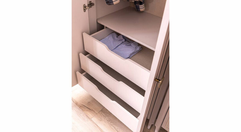 Mugla Kleiderschrank mit 6 Türen