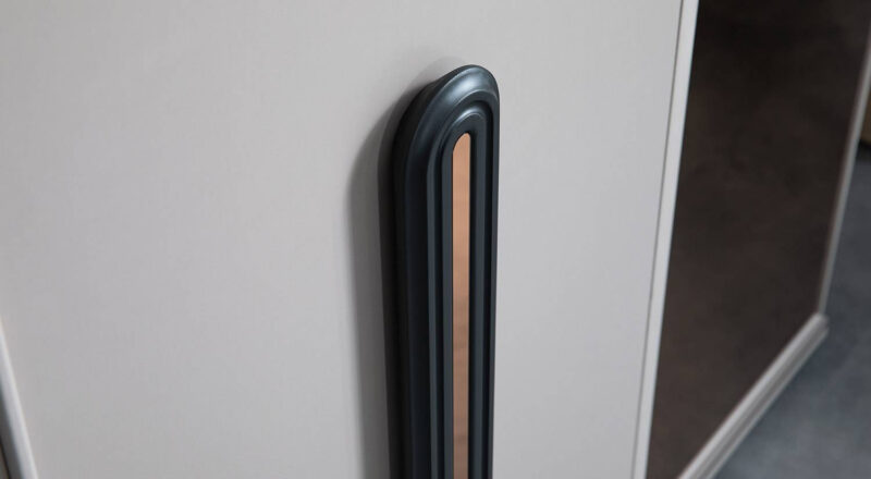   Ottoman Kleiderschrank mit 4 Türen