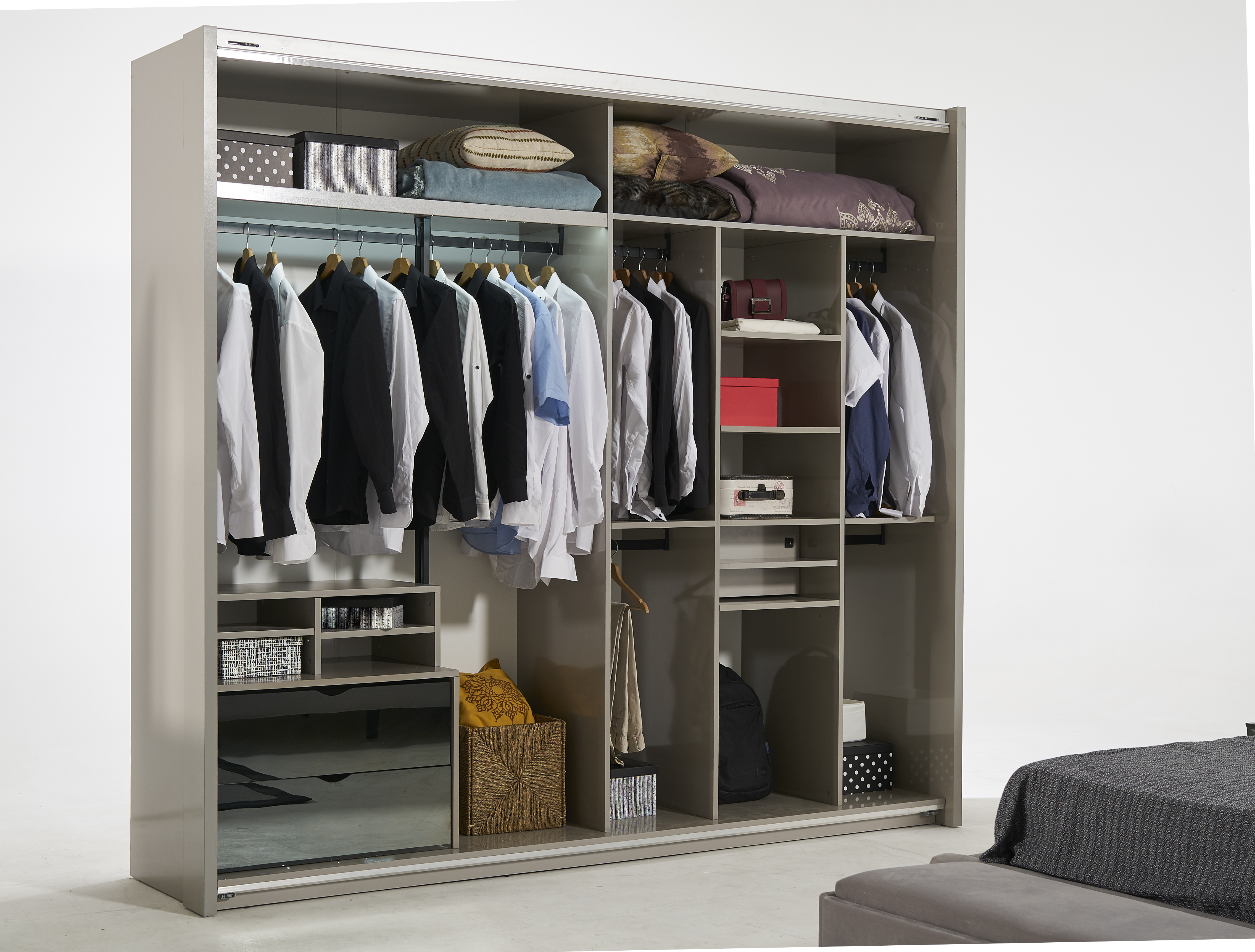 Oylat Kleiderschrank