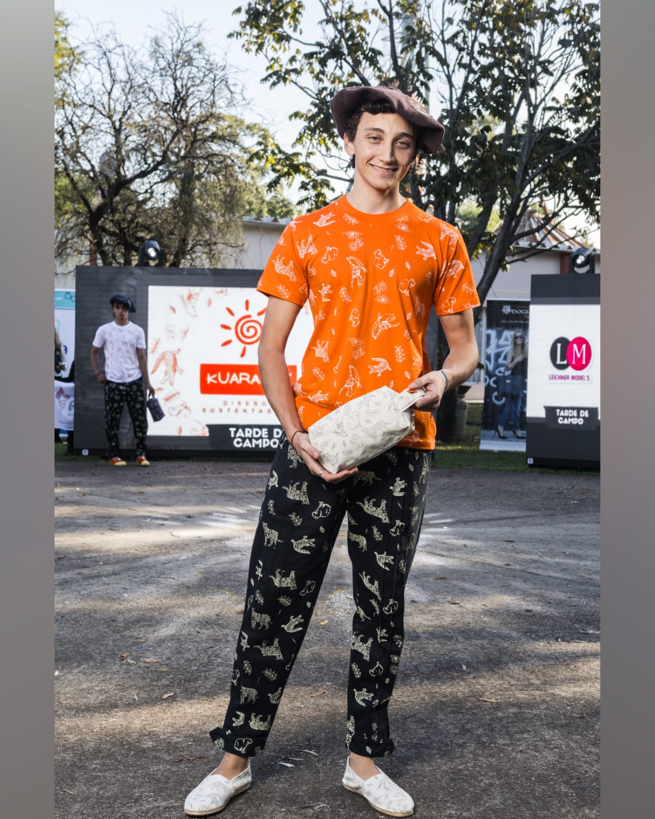 Combo Primavera: Alpargata Iberá Verde + Remera Naranja